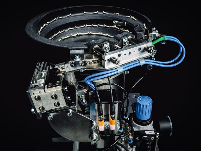 Sistema alimentacion tornillos industria del mueble