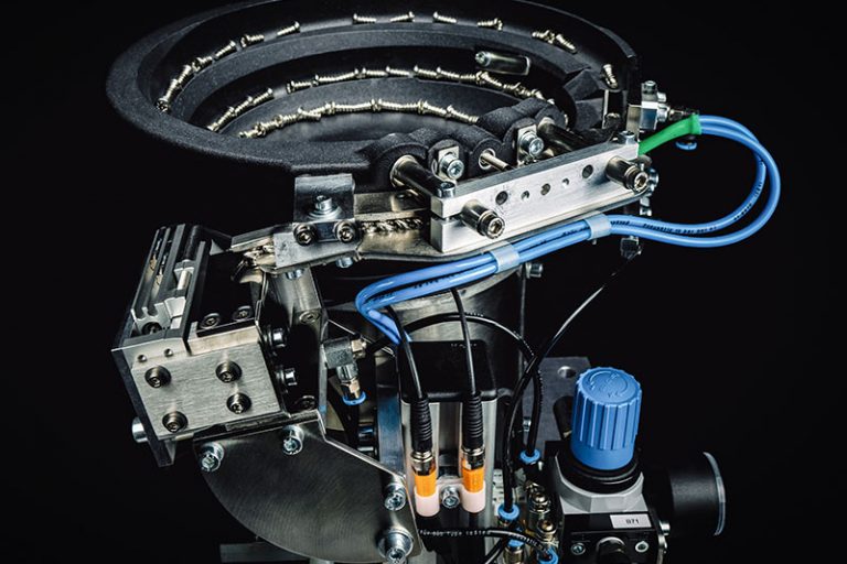 Sistema alimentacion tornillos industria del mueble