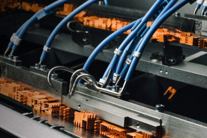 Posicionamiento piezas industria electronica. RNA Vibrant