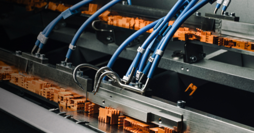 Posicionamiento piezas industria electronica. RNA Vibrant