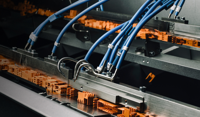 Posicionamiento de piezas en fabricación electrónica. RNA Vibrant